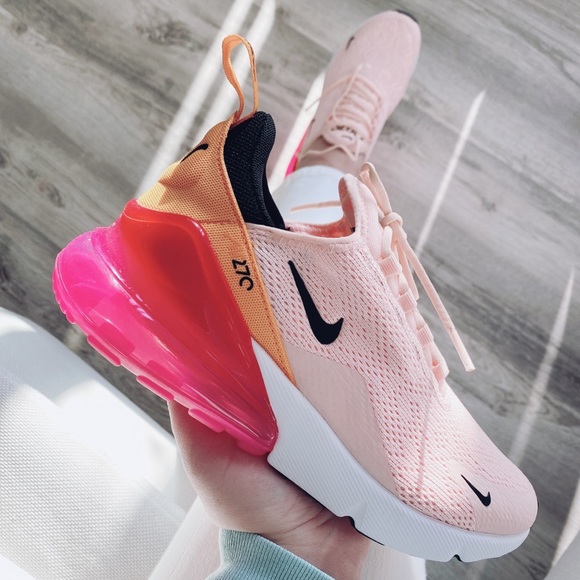 Nike Shoes - Nike air max 270